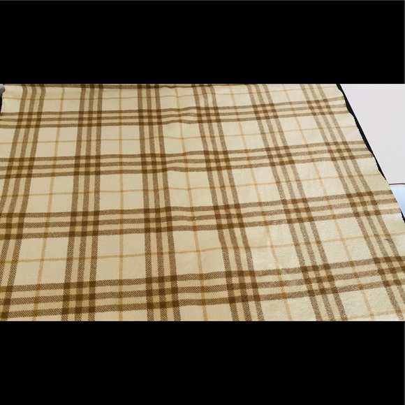 Authentic Burberry “cashmere” blanket scarf - Picture 2 of 4
